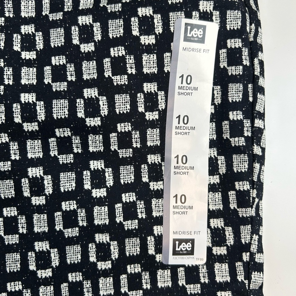 NWT LEE‎ Women's 10 Med Black & White TEXTURED Geometric Midrise Fit Shorts - Picture 4 of 8